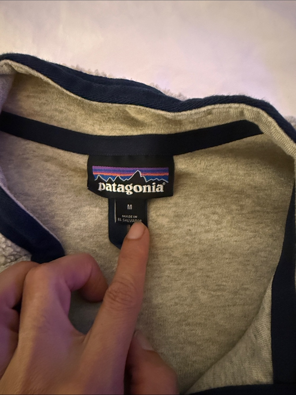Patagonia Men’s Zip-Up Fleece Jacket in Light Beige with Navy Trim - Picture 6 of 10